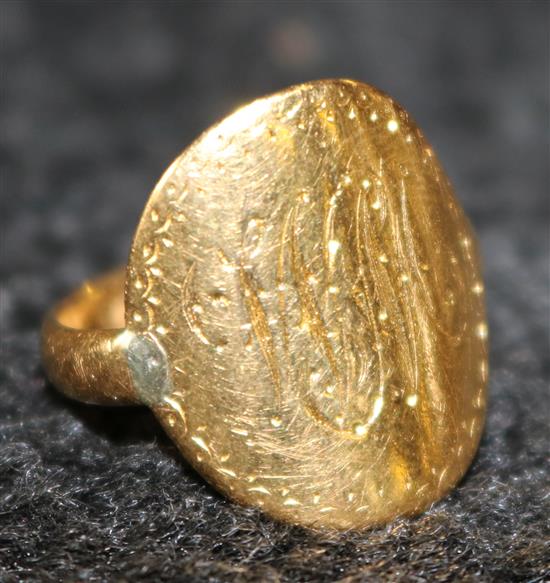 18ct gold mounted sovereign ring